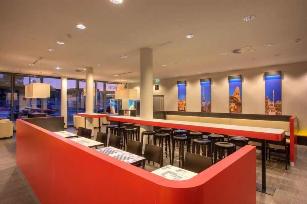 Meininger Hotel Berlin Hauptbahnhof 9