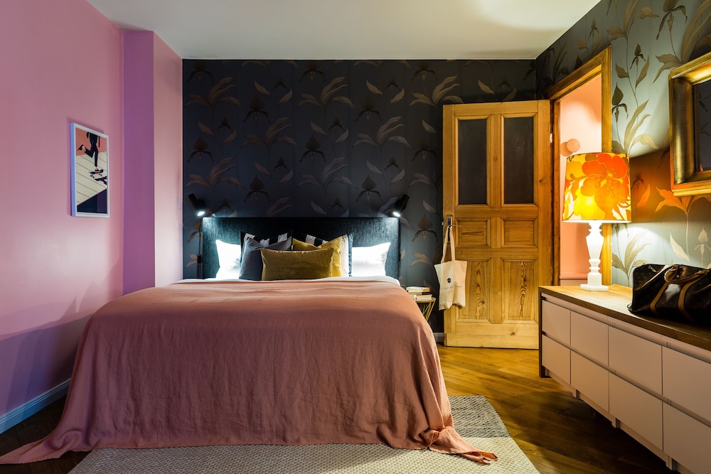 Brilliant Apartments 23