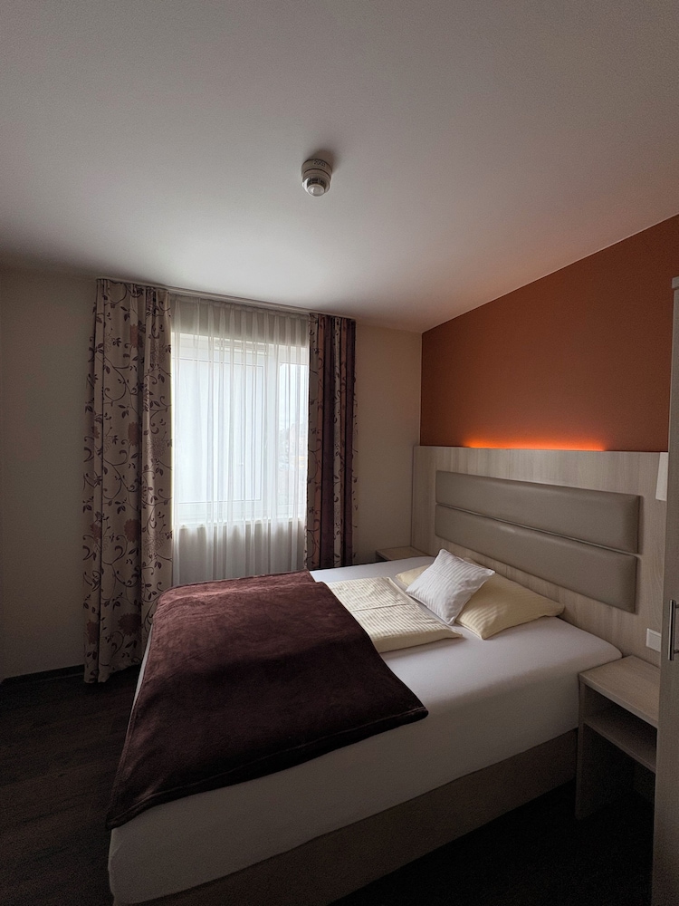 Hotel Rödelheimer Hof - Am Wasserturm 15