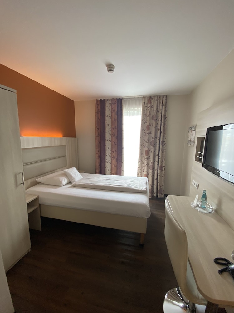 Hotel Rödelheimer Hof - Am Wasserturm 7
