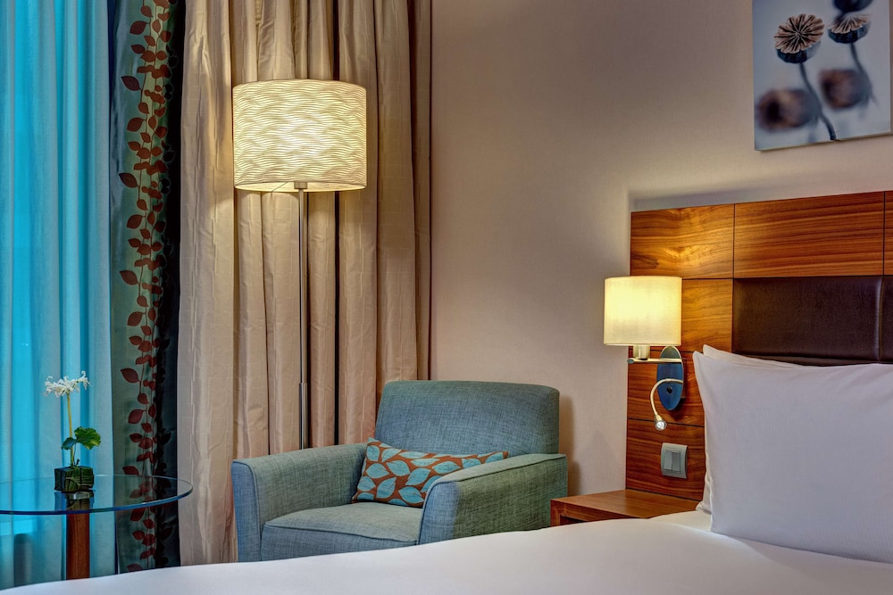 Hilton Garden Inn Frankfurt Airport 5