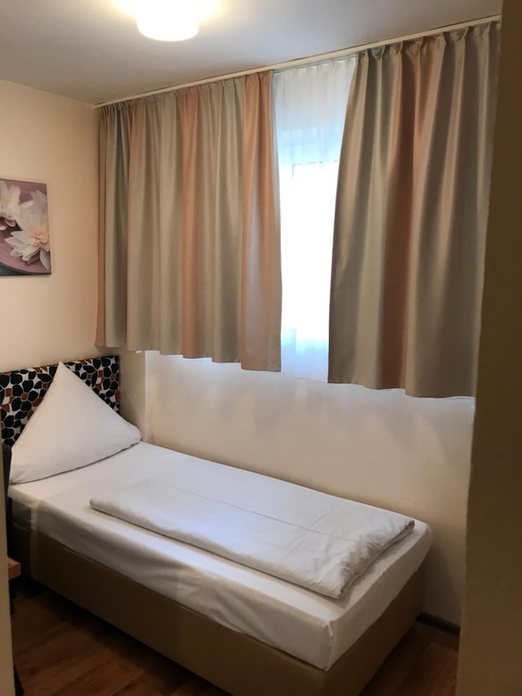 Pension Alpha Frankfurt City 24