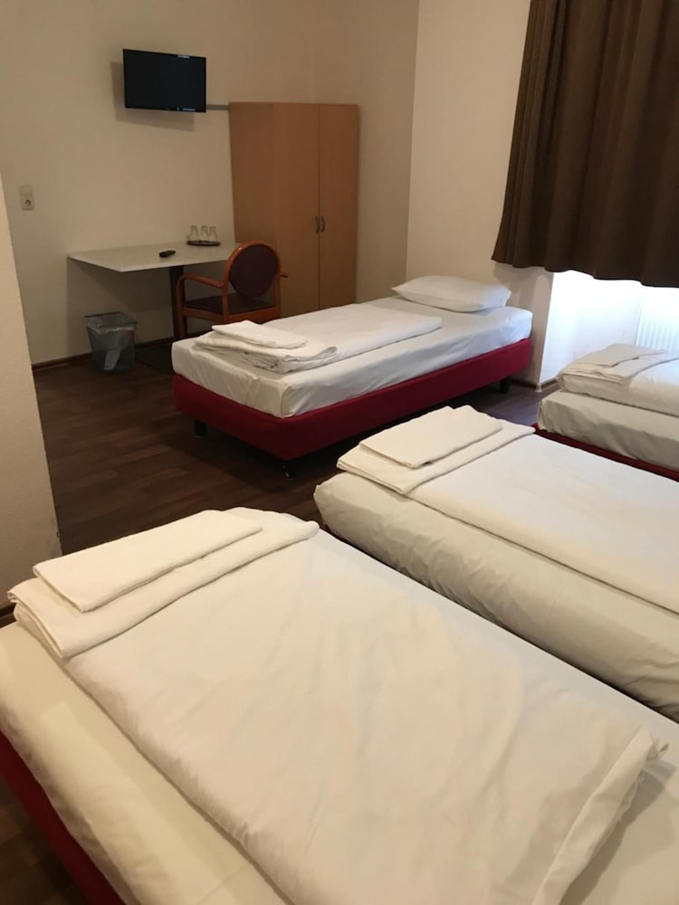 Pension Alpha Frankfurt City 17