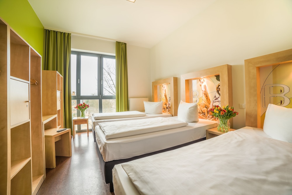 H+ Hotel 4Youth Berlin 9