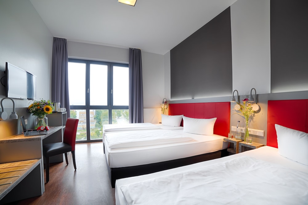 H+ Hotel 4Youth Berlin 8