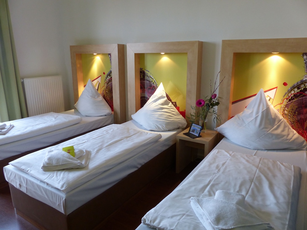 H+ Hotel 4Youth Berlin 4