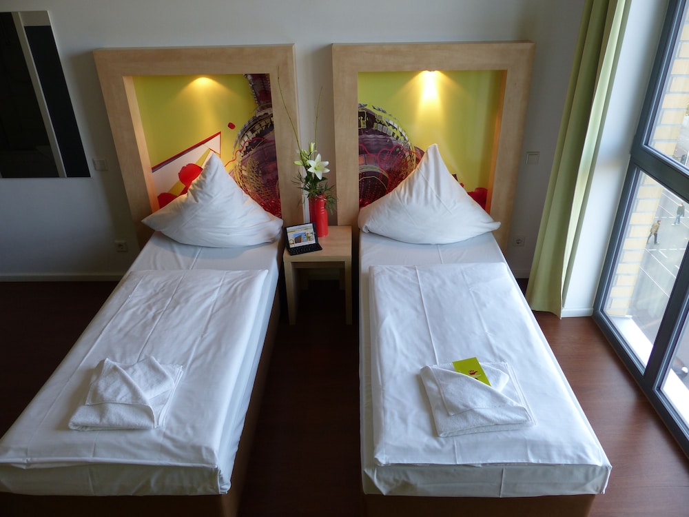 H+ Hotel 4Youth Berlin 5