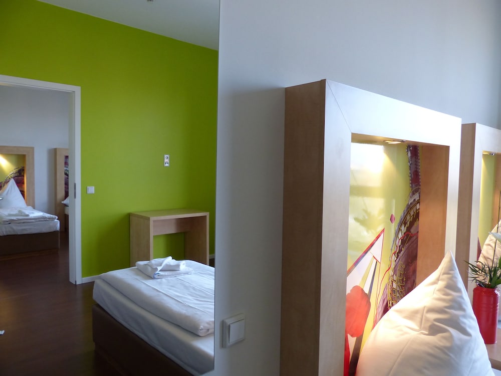 H+ Hotel 4Youth Berlin 7