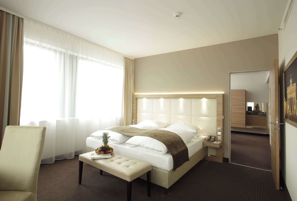 H4 Hotel Berlin Alexanderplatz 12