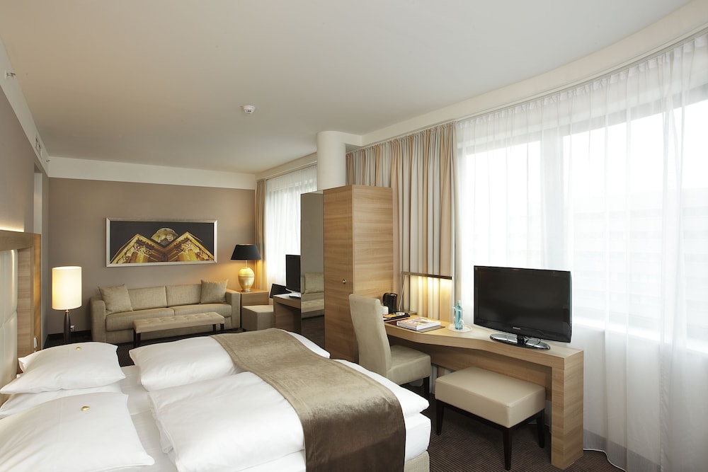 H4 Hotel Berlin Alexanderplatz 3
