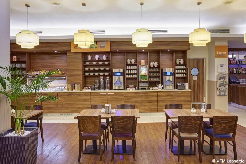 Premier Inn Frankfurt City Centre Hotel 18