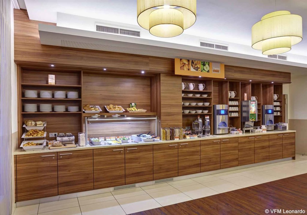 Premier Inn Frankfurt City Centre Hotel 16