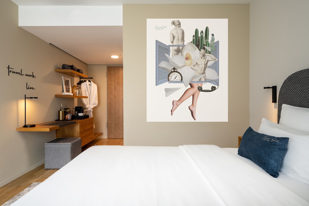 June Six Hotel 12
