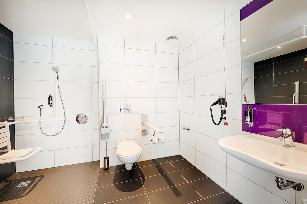 Premier Inn Berlin Alexanderplatz 13