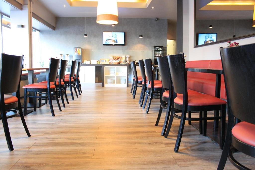 Arena Inn 23
