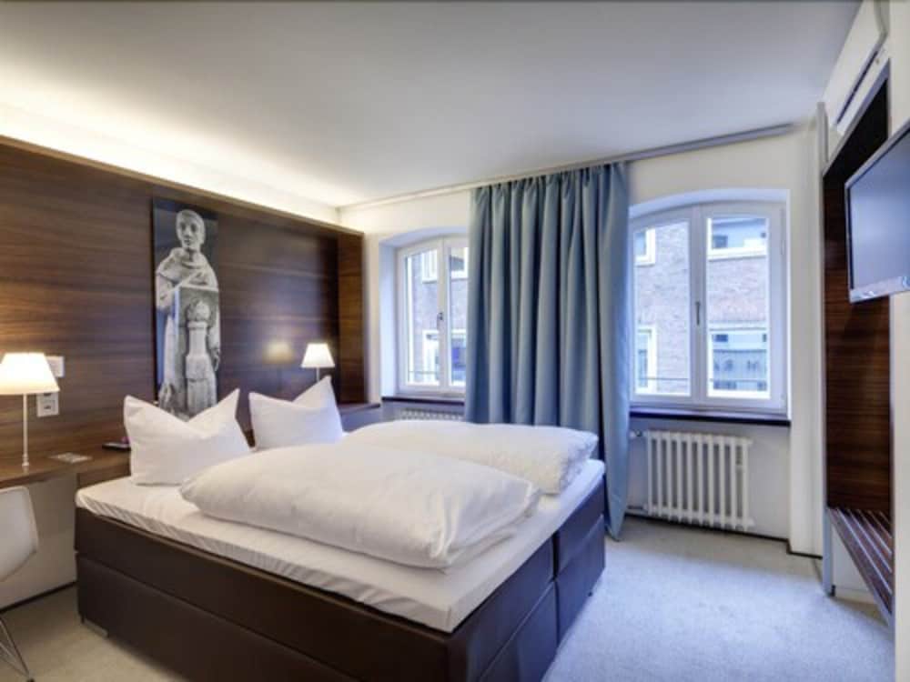 Stern am Rathaus 10