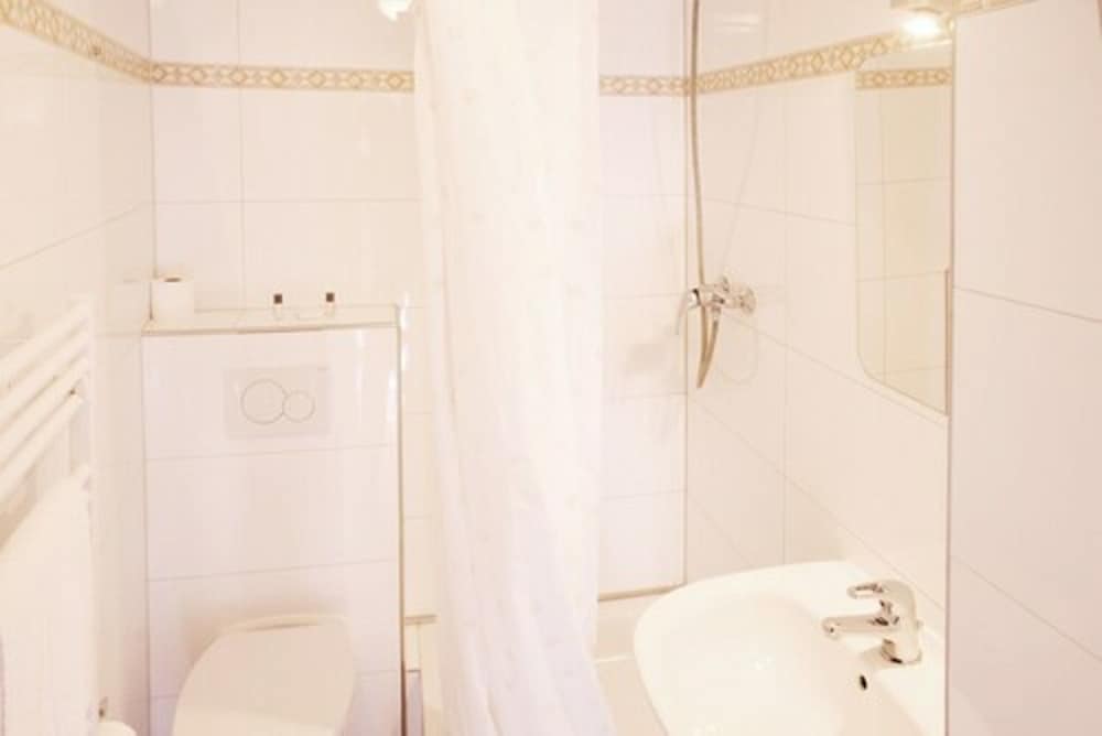 Altstadt Hotel Barcelona 12
