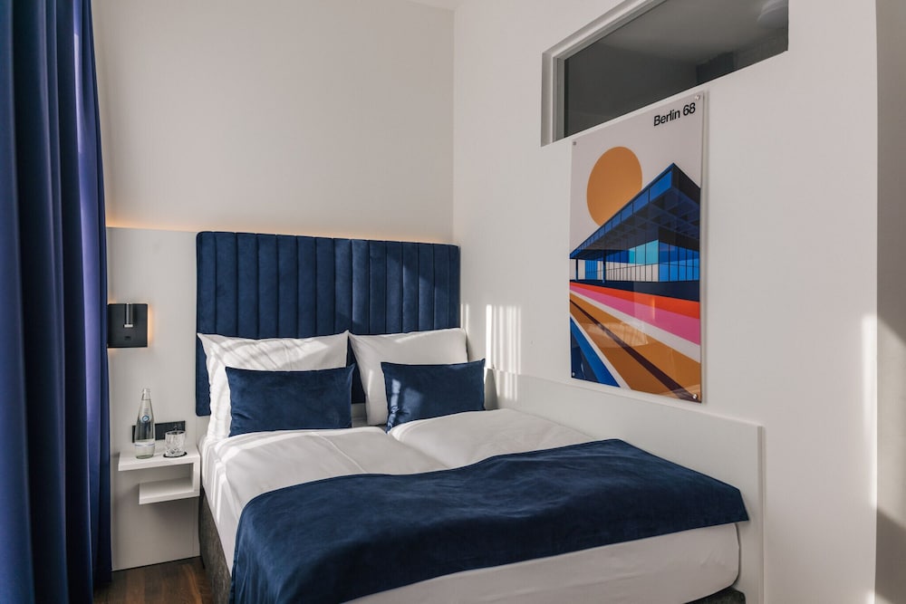East-Side Hotel 16