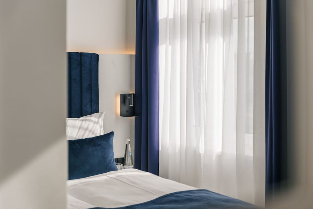 East-Side Hotel 1