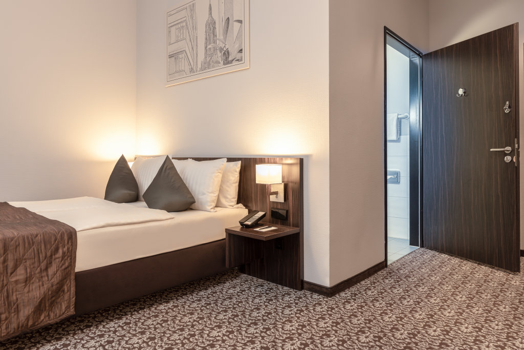 Ramada by Wyndham Frankfurt Central Station 9