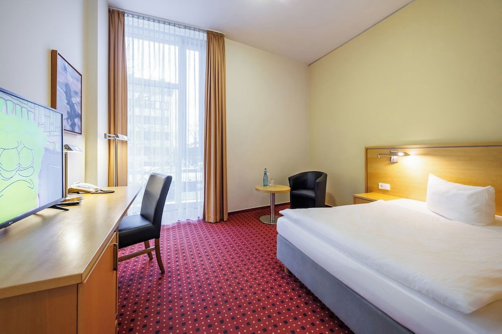 Airporthotel Berlin-Adlershof 8
