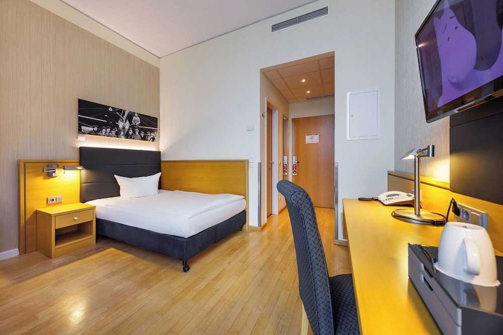 Airporthotel Berlin-Adlershof 12