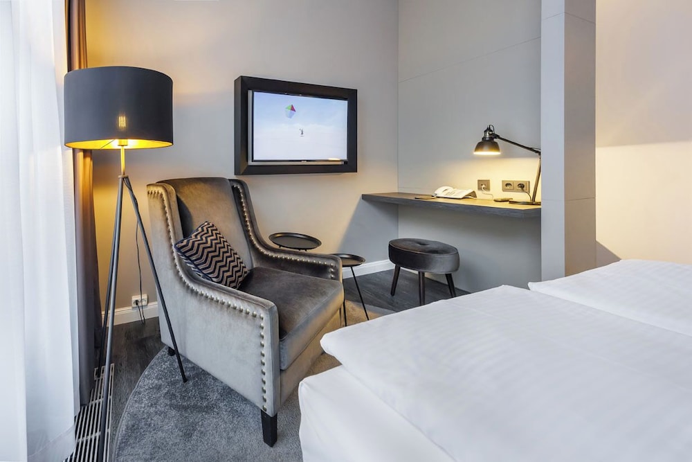 Airporthotel Berlin-Adlershof 1