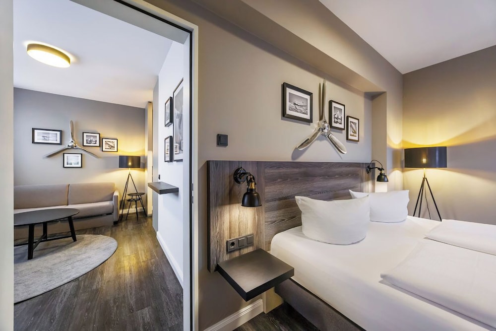 Airporthotel Berlin-Adlershof 13