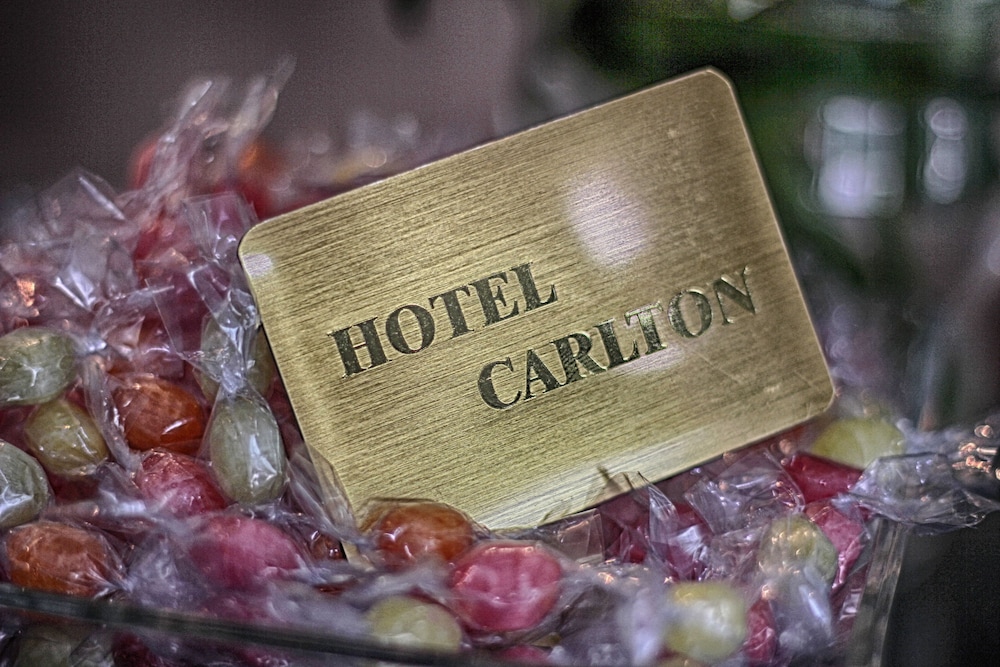 Carlton 6