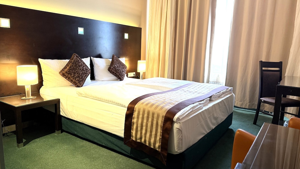 Hotel Lumière An Der Messe 9
