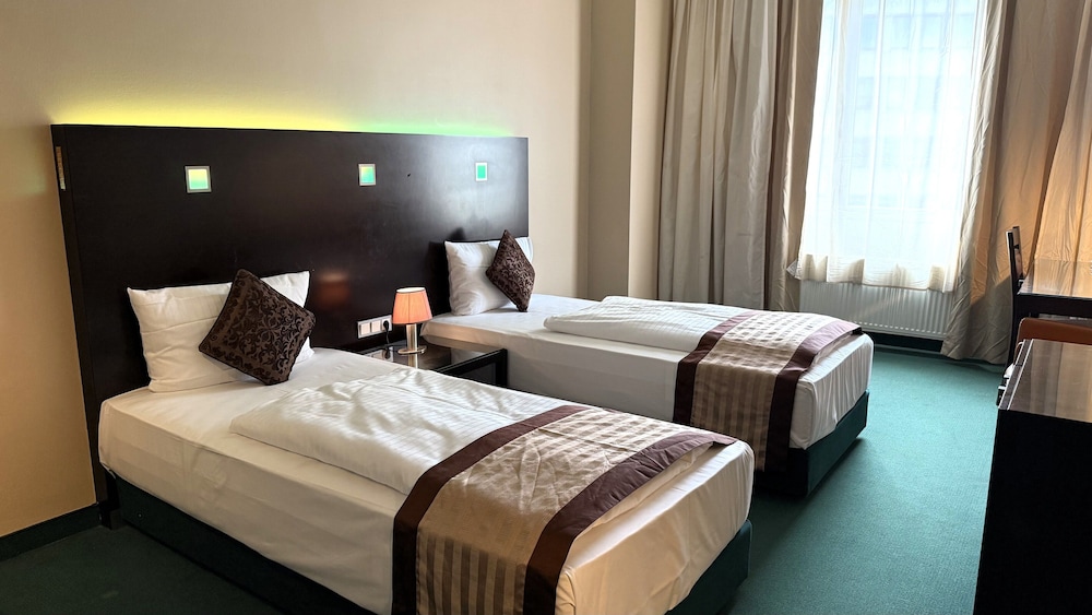 Hotel Lumière An Der Messe 13