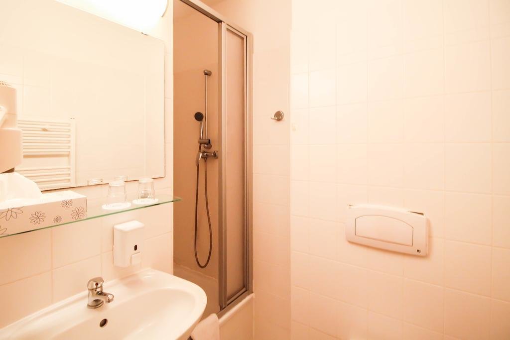 Hotel Atrium Charlottenburg 17