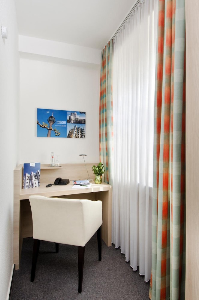 Hotel am Hofgarten 12