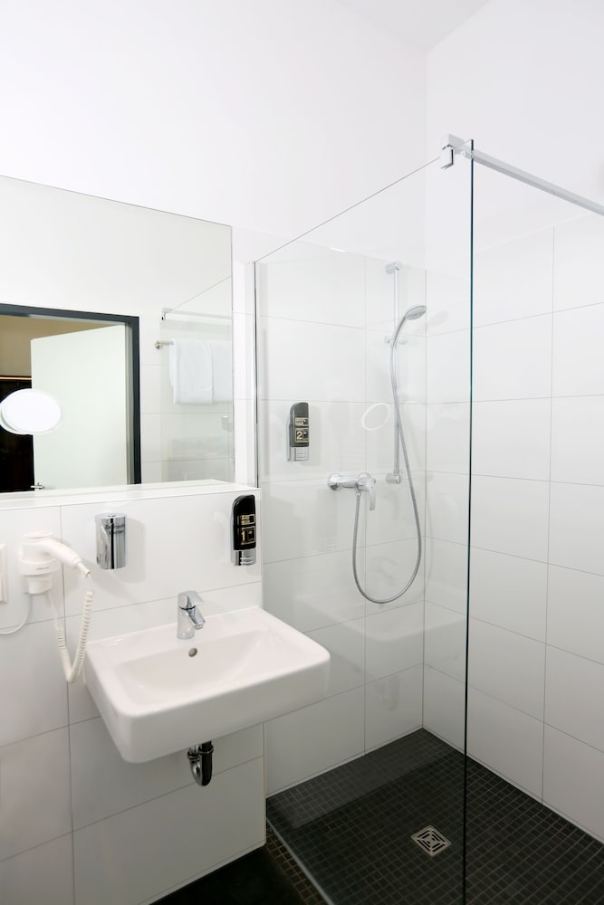 Hoteltow 24