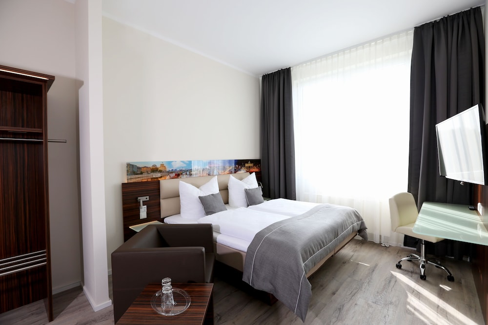 Hoteltow 8