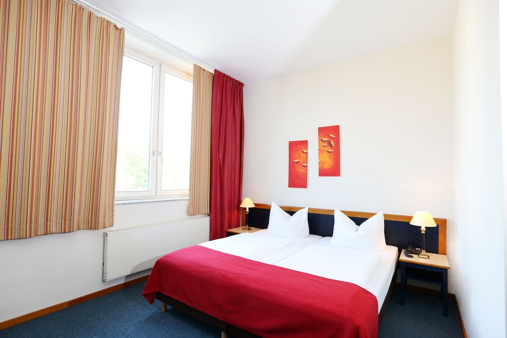 Hoteltow 14