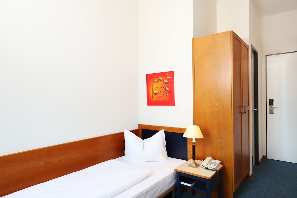 Hoteltow 19