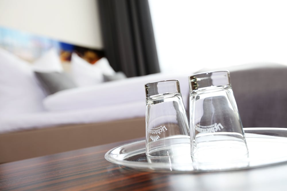 Hoteltow 11