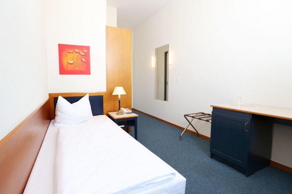 Hoteltow 17