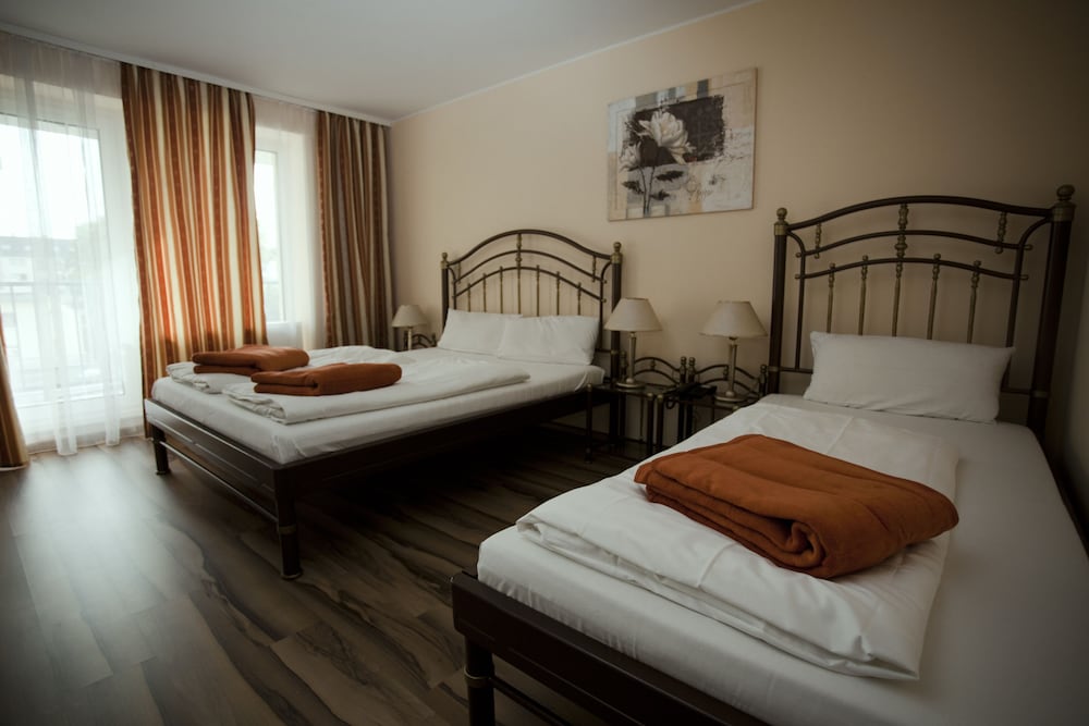 Atomis Hotel Düsseldorf City 8
