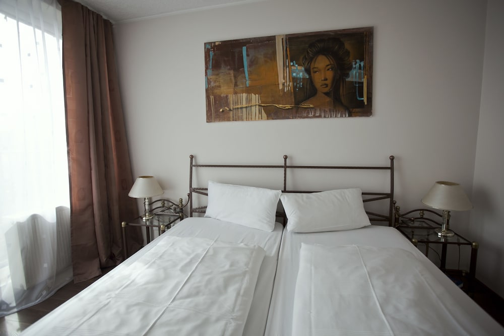 Atomis Hotel Düsseldorf City 7
