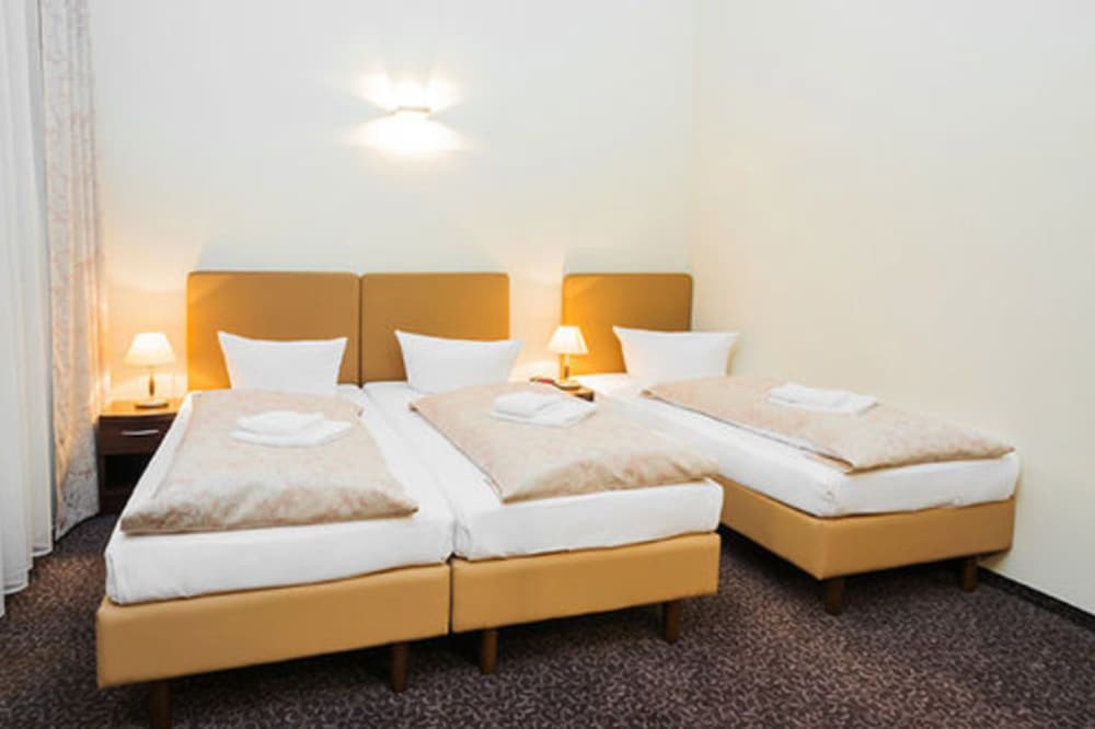 Upper Room 19