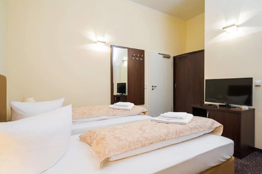 Upper Room 10