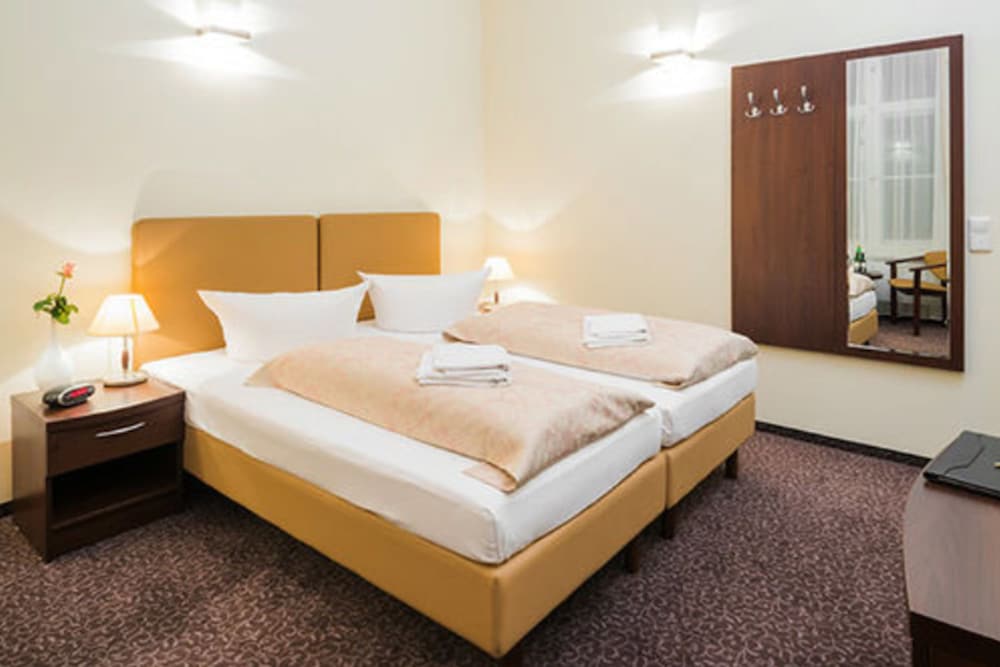 Upper Room 17