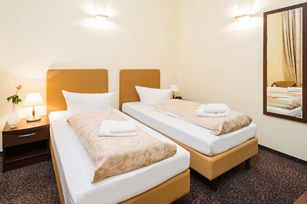 Upper Room 11