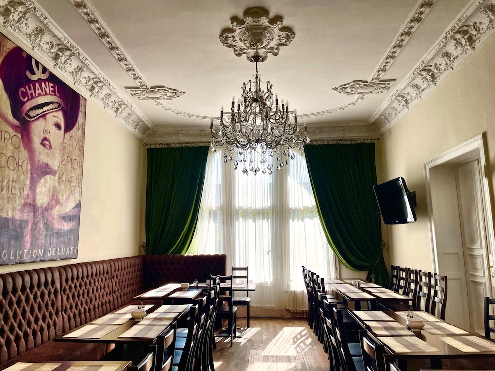 Upper Room 1