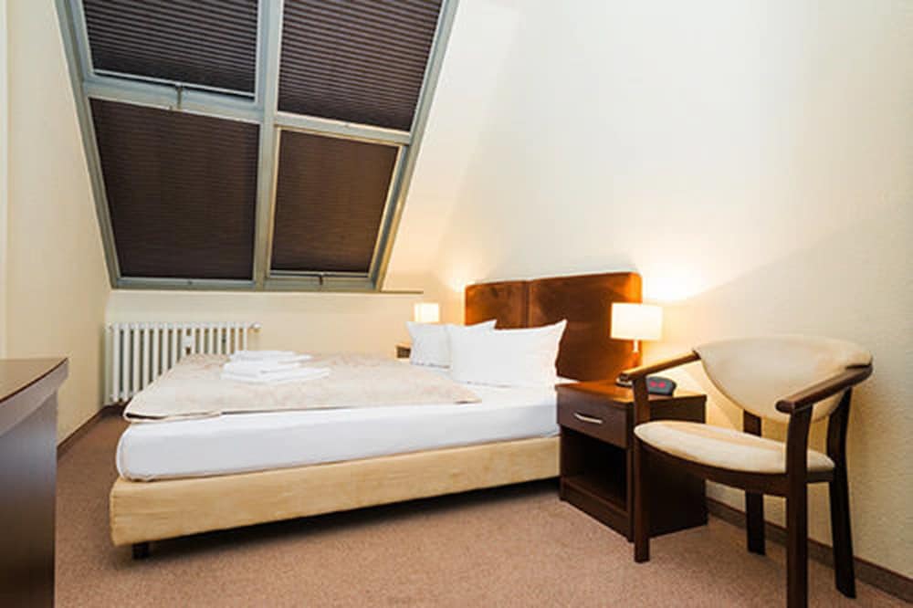 Upper Room 6