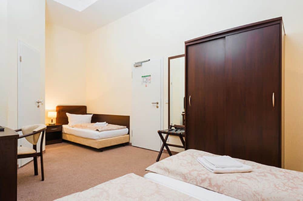 Upper Room 9