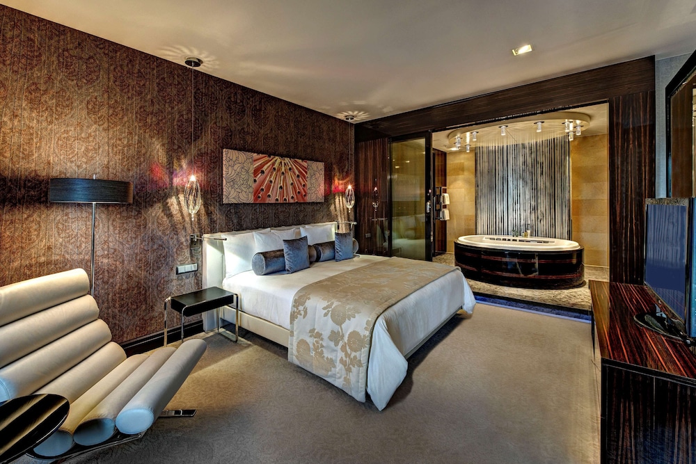 Hilton Frankfurt Airport 12
