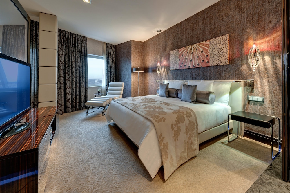 Hilton Frankfurt Airport 9